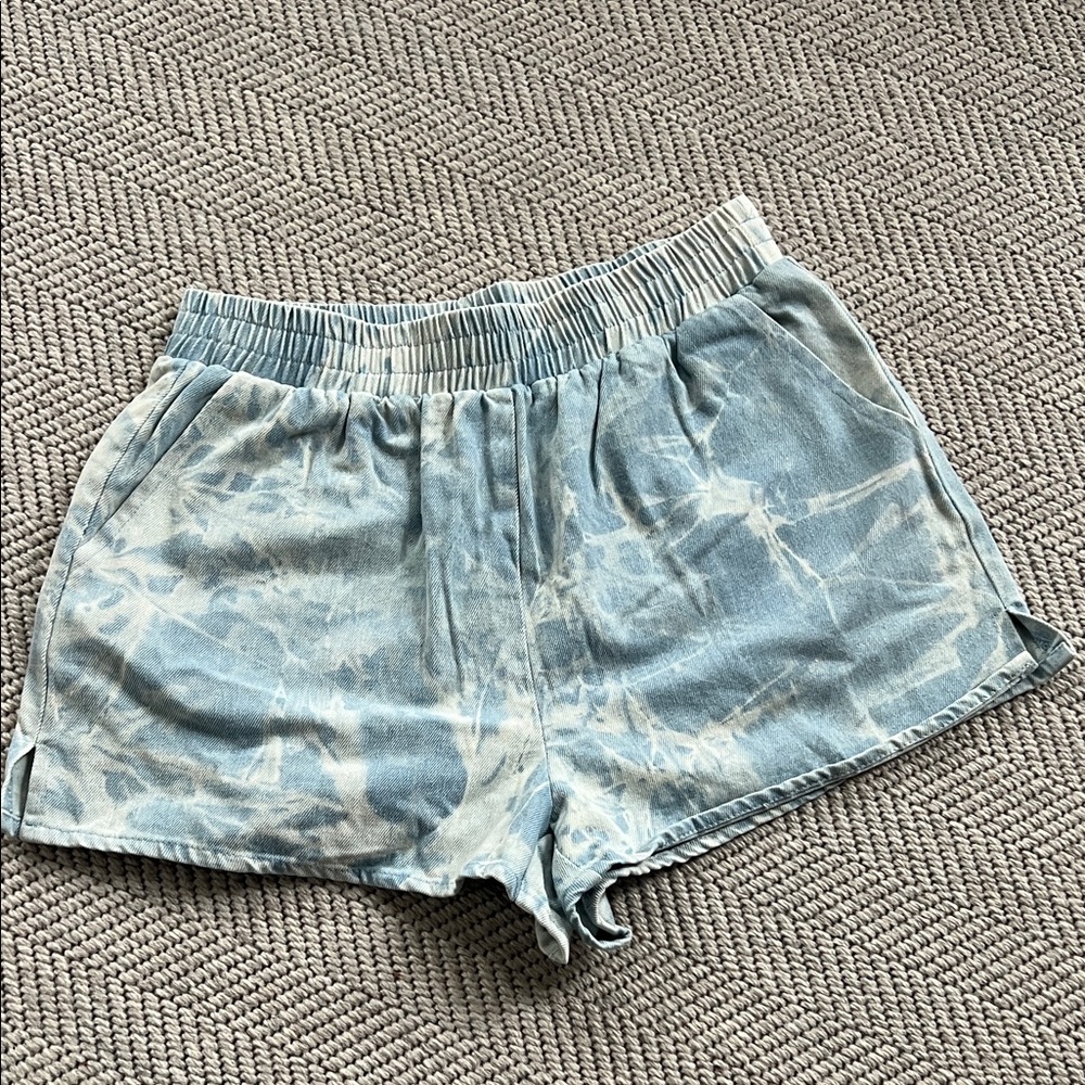 Le Lis Tie-Dye Denim-Style Women’s Elastic Waist Shorts - Light Blue NWT